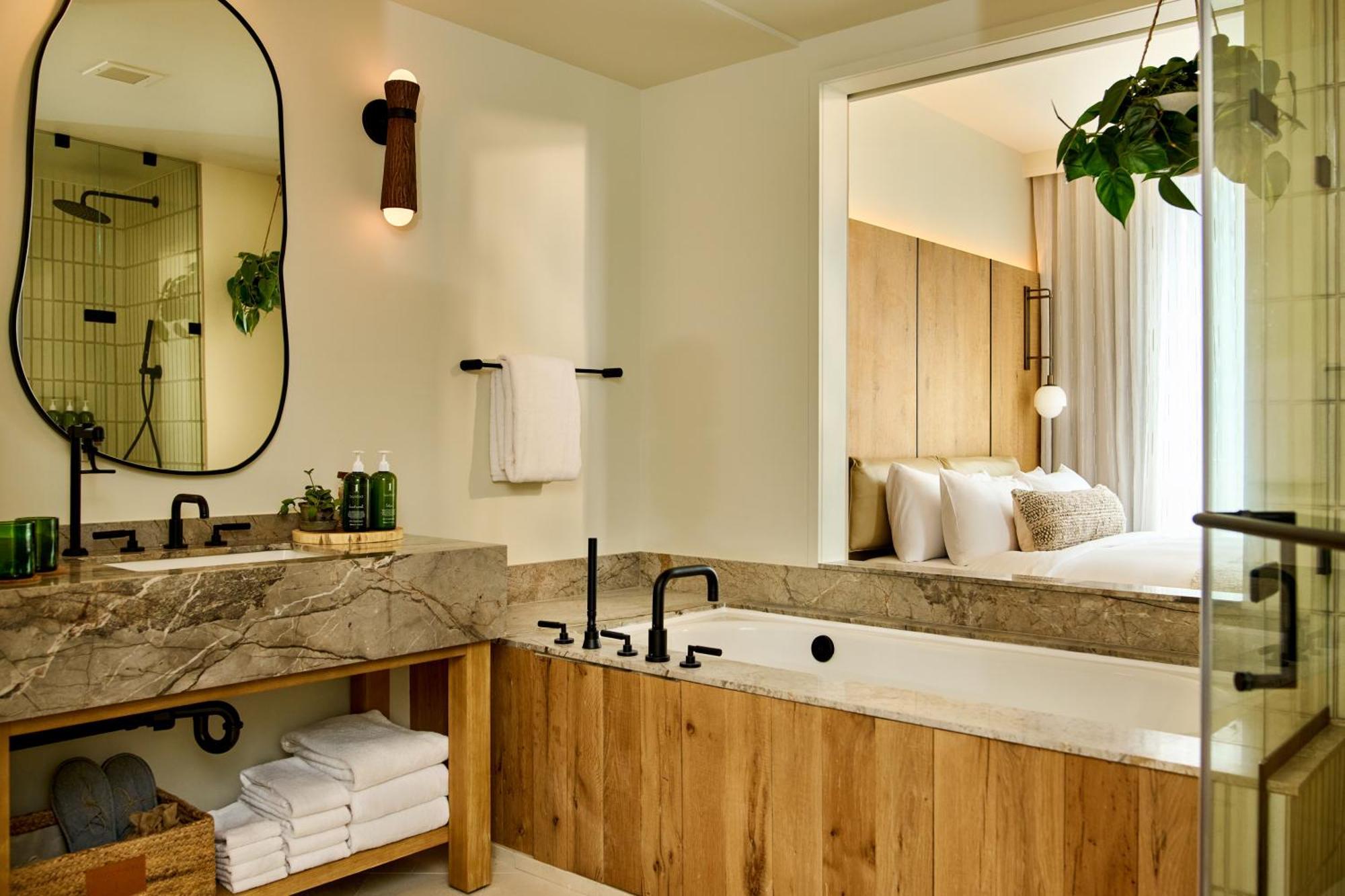 1 Hotel 5*